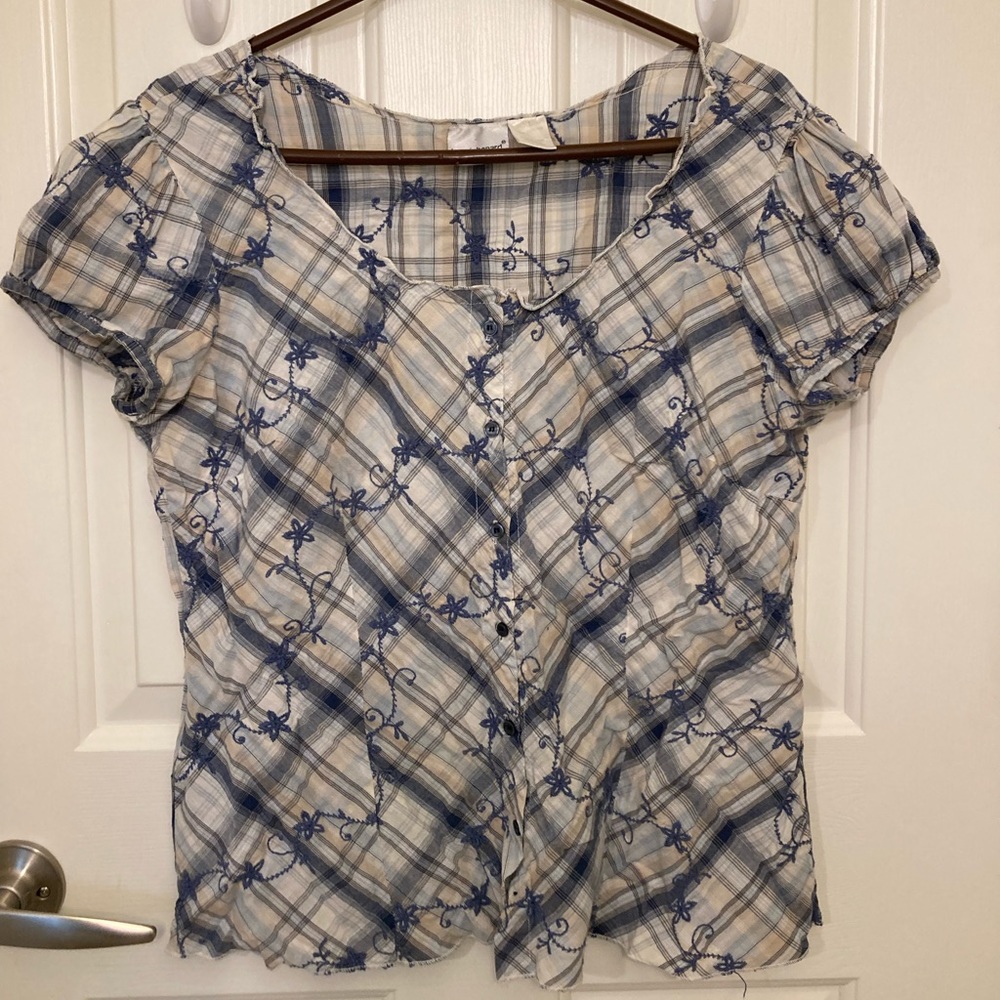 Short sleeve button up